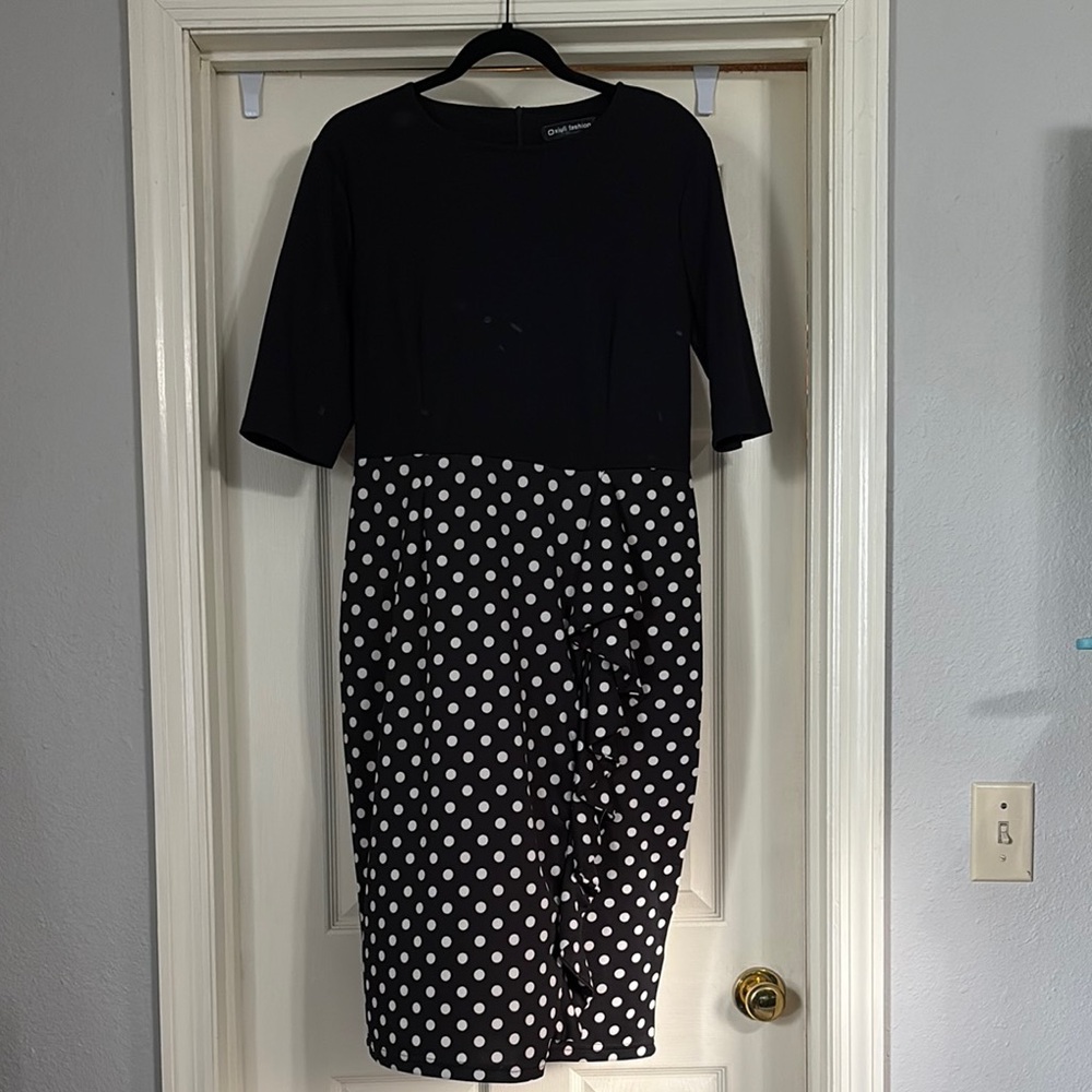 Women’s Black and White Midi Dress with Pencil Skirt and 3/4 Sleeves